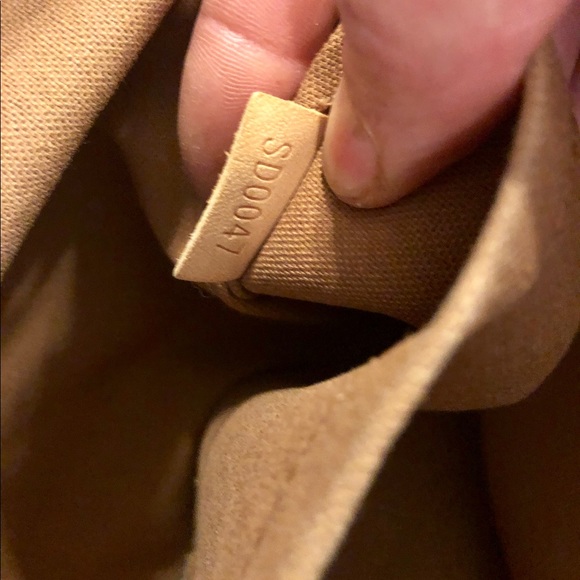 Louis Vuitton Horizontal Lock It Bag - Picture 8 of 8